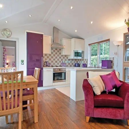 Avon Wood Holiday park Lakeside